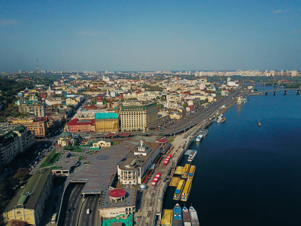 istock City near the river 890273224
