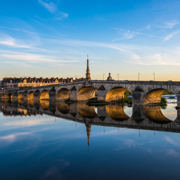 ジャック ・ ガブリエル ・ ブロワ、フランスではロワール川に架かる橋 - chateau de chenonceaux ストックフォトと画像