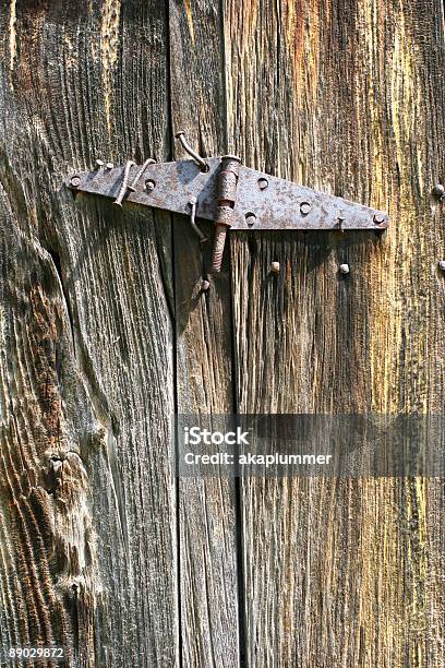 Dobradiça - Fotografias de stock e mais imagens de Antigo - Antigo, Celeiro, Cena Rural