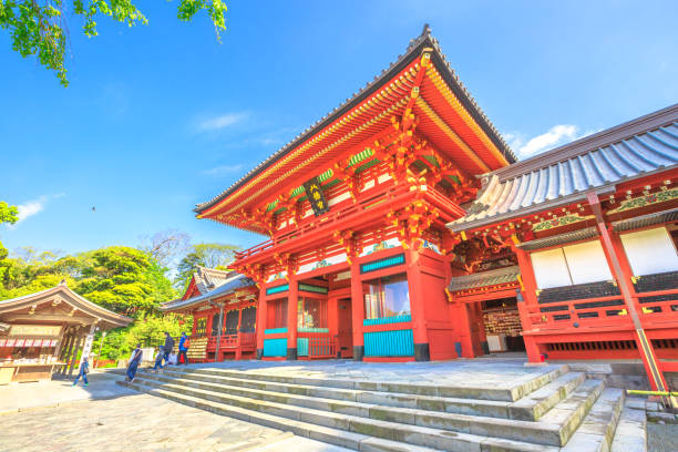 sala principal de tsurugaoka hachiman - kamakura japan tourist people fotografías e imágenes de stock