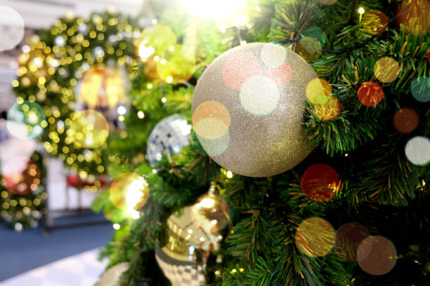 istock holidays christmas at shopping mall 890366940