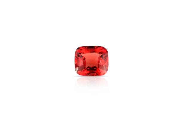 naturalny czerwony kamień spinelowy - garnet precious gem gem green zdjęcia i obrazy z banku zdjęć