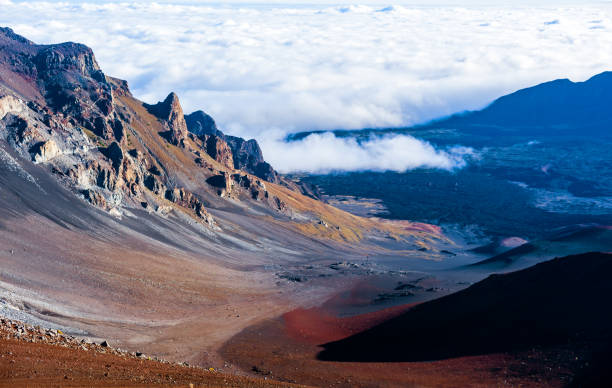 haleakalā national park , island of maui, hawaii - haleakala national park imagens e fotografias de stock