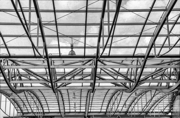 istock Arch roof  and ceiling on gallery 890584172