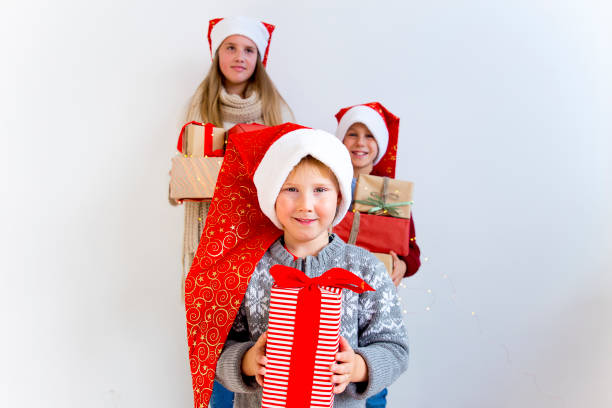 istock Kids celebrating christmas 890601328