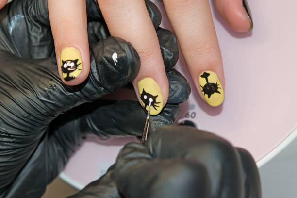 istock Steps Brazilian manicure in combination with the classics. The wizard does work with the girl's hands client, 890703360