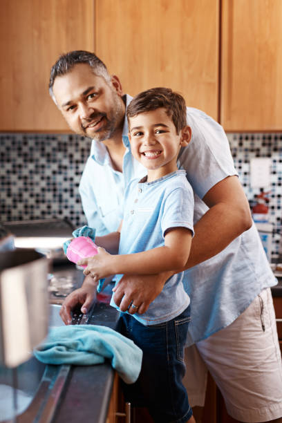 istock The boys can wash dishes too 890705672