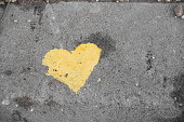 graffiti -Yellow heart on the sidewalk
