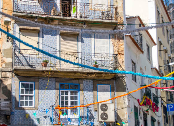 istock Apartment house in Lisbon 890712634