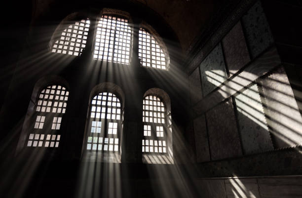 interior de hagia sophia (ayasofya mezquita) - christianity church indoors illuminated fotografías e imágenes de stock