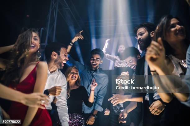 Noche De Fiesta Foto de stock y más banco de imágenes de Fiesta - Fiesta, Discoteca, Bailar