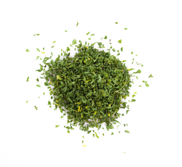 istock dried parsley isolated on white background 890776192