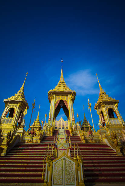royal cremation exhibition,sanam luang ceremonial ground,bangkok,tajlandia on november25,2017: royal crematorium for the royal cremation of his majesty king bhumibol adulyadej - sanam luang park zdjęcia i obrazy z banku zdjęć