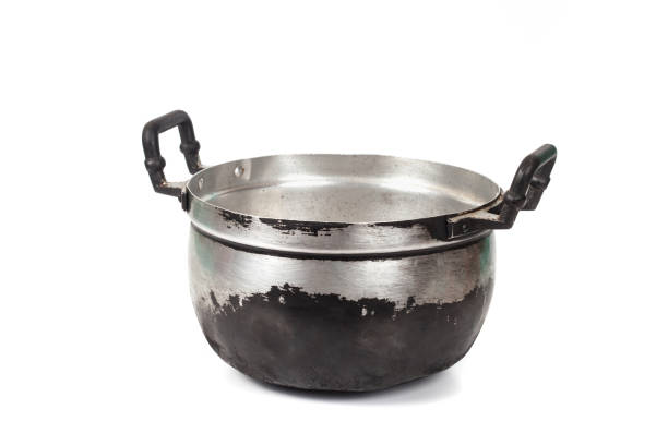 istock Grunge and dirty cooking pot isolated on white background 890813568