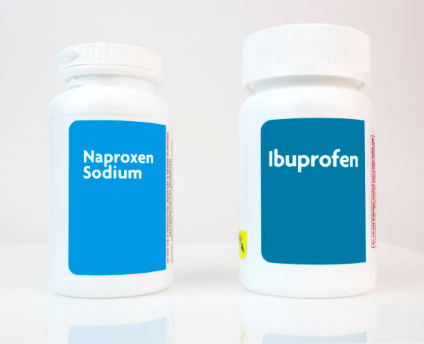 schmerzen lindern - ibuprofen stock-fotos und bilder