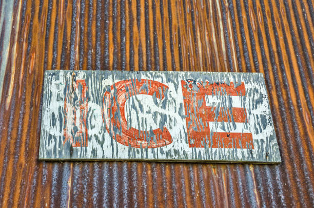istock Weathered Sign for Ice on Rusty Metal 890846988