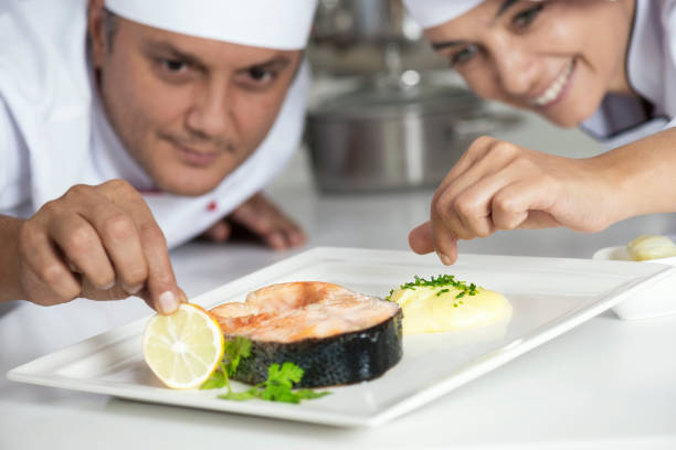 접시 - main course salmon meal course 뉴스 사진 이미지