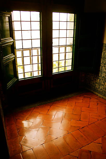 istock window and tiles in el escorial 89098683