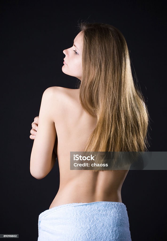 Молодая женщина с naked на - Стоковые фото 20-29 лет роялти-фри