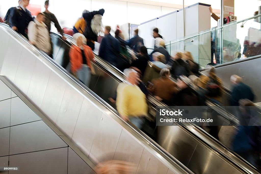 Personen auf Rolltreppe im Bewegungsunschärfe - Lizenzfrei Rolltreppe Stock-Foto