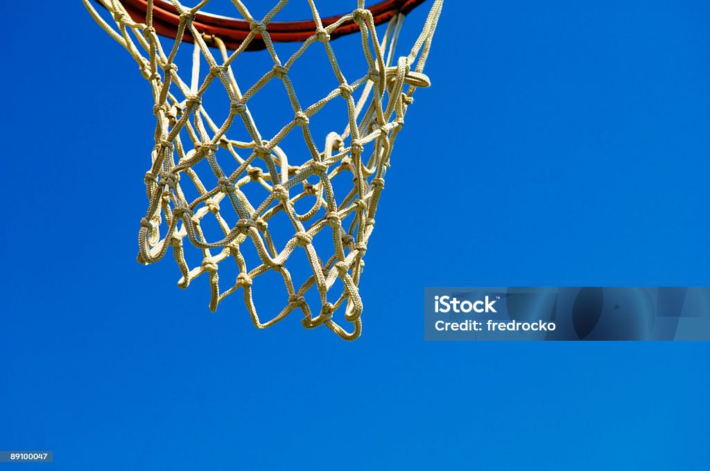 Meta de basquete, na quadra de basquete - Foto de stock de Cesta de Basquete royalty-free