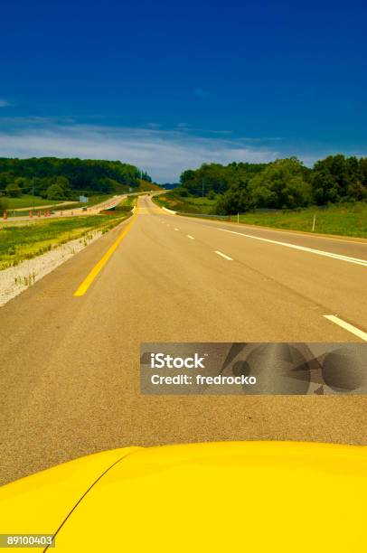 Road - Fotografie stock e altre immagini di Ambientazione esterna - Ambientazione esterna, Asfalto, Astratto