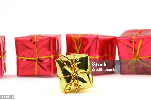 Presentes De Natal Em Branco - Fotografias de stock e mais imagens de Abundância - Abundância, Amarelo, Aniversário