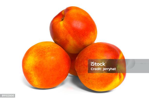 Foto de Pilha De Nectarines e mais fotos de stock de Alimentação Saudável - Alimentação Saudável, Amarelo, Amontoamento