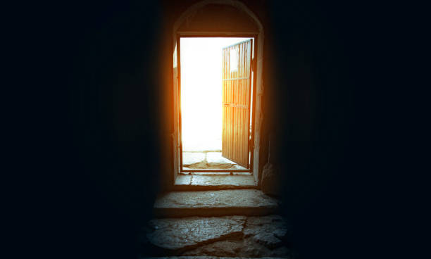 Iglesia La Puerta Abierta Y Luz Foto de stock y más banco de imágenes de Puerta - Entrada - Puerta - Entrada, Abierto, Iglesia - iStock Iglesia La Puerta Abierta Y Luz Foto de stock y más banco de imágenes de Puerta - Entrada - Puerta - Entrada, Abierto, Iglesia - iStock