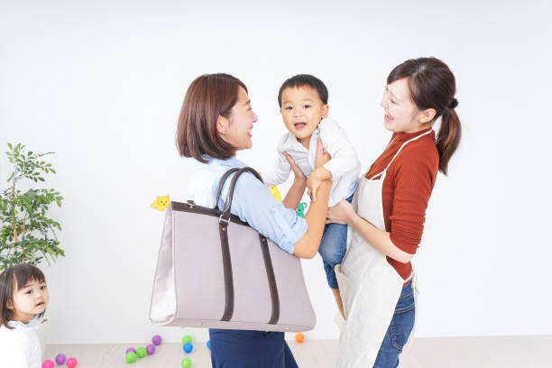 Mothers taking children to and from kindergarten Mothers taking children to and from kindergarten asian baby sitting stock pictures, royalty-free photos & images