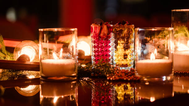 boissons festives de noël partie agréable fond - bougie boutique photos et images de collection