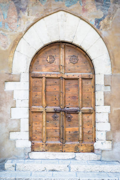 istock 4 Seasons. Very old, ancient door, Tuscany 891289108