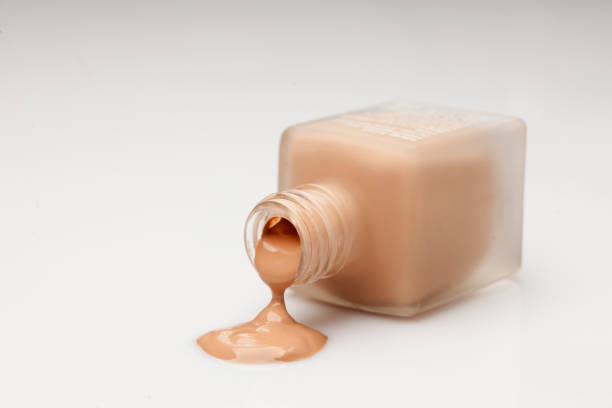 istock a glass bottle and a liquid base that is drawn from it 891297120