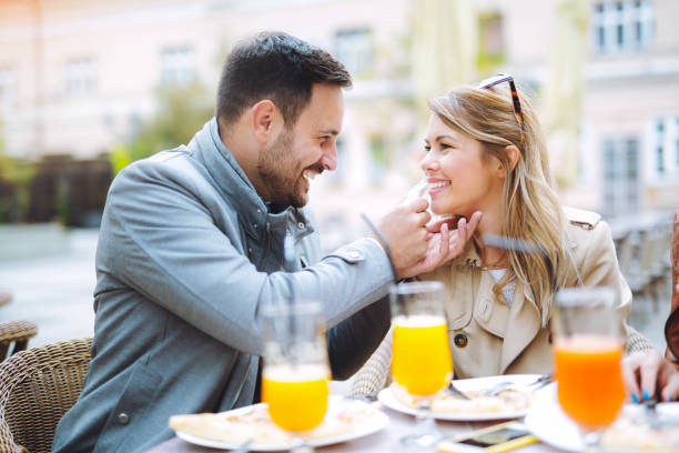 istock Love couple in a restaurant eating pizza. 891300110