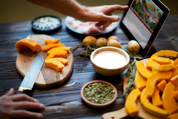 zuppa di zucca - soup pumpkin soup vegetarian food food foto e immagini stock