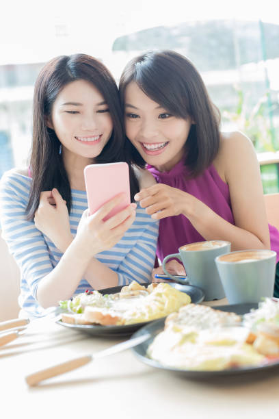 istock happy bestie in restaurant 891329364