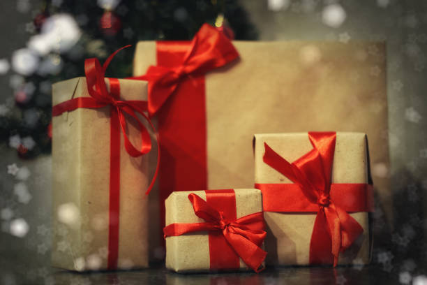 istock many family Christmas gift 891337024