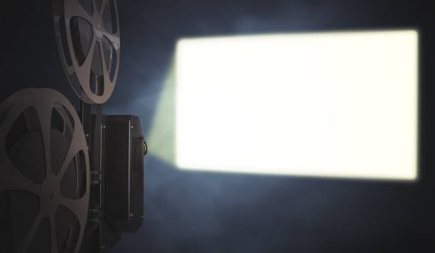 vintage filmprojektor projiziert leeren bildschirm an wand. 3d abbildung gerendert. - projektor stock-fotos und bilder