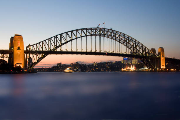 sydney harbor bridge - sydney - new south wales - australia - international landmark sydney harbor australia new south wales imagens e fotografias de stock