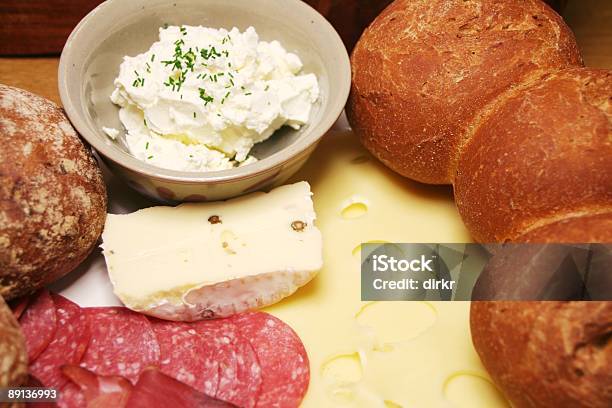 Foto de Lanche e mais fotos de stock de Camembert - Camembert, Cebolinha-Capim - Família das cebolas, Comida