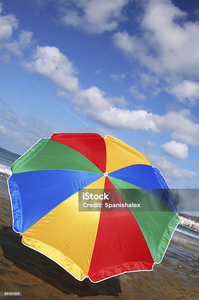 Habitación Rainbow sombrilla - Foto de stock de Agua libre de derechos