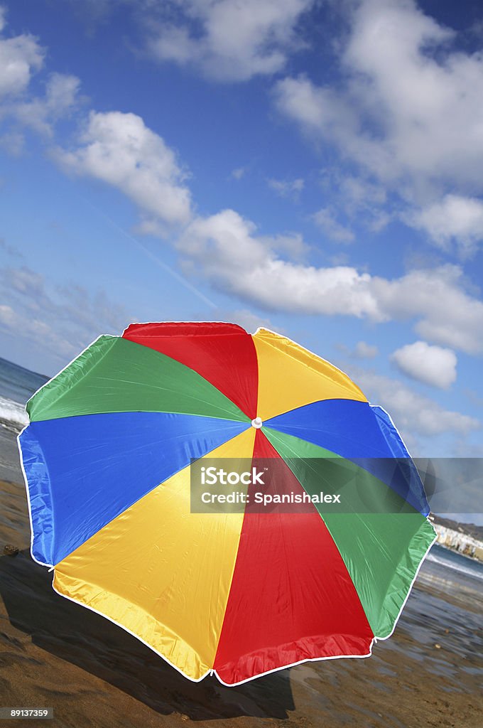 Rainbow guarda-sol - Foto de stock de Areia royalty-free