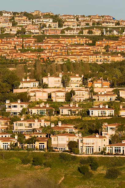 casas de luxo (vertical)-orange county - newport beach california orange county house - fotografias e filmes do acervo