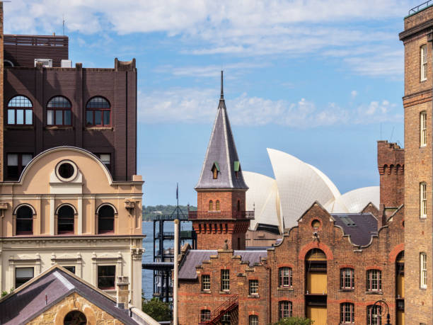 sydney felsen und opernhaus - sydney australia the rocks australia architectural styles stock-fotos und bilder