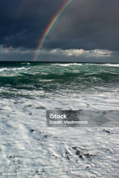 Rainbow Stockfoto und mehr Bilder von Regenbogen - Regenbogen, Sturm, Bedeckter Himmel