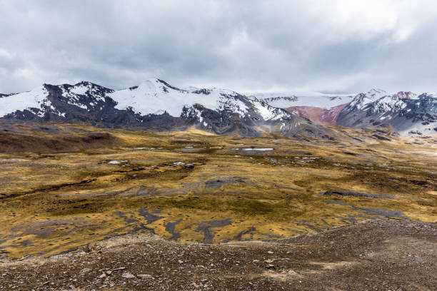 istock Cordillera Vilcanota scenic landscape mountains range ridge peaks view, Peru. 891385968