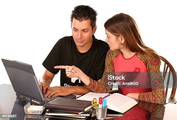 Foto de Estudando Juntos 2 e mais fotos de stock de Adolescente - Adolescente, Adolescentes Meninas, Adolescência