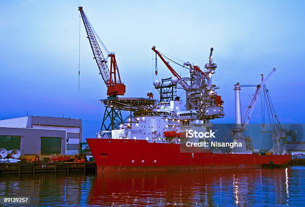 Carguero En El Puerto De Rotterdam Países Bajos Foto de stock y más banco de imágenes de Agua - Agua, Aire libre, Buque de carga