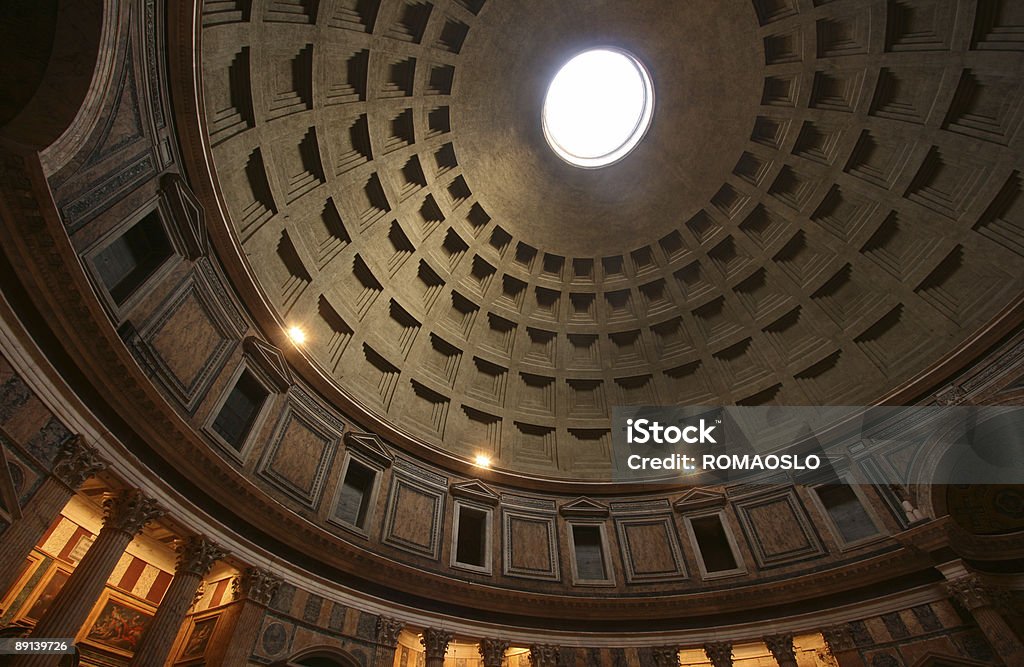 Intérieur du Panthéon - Photo de Antique libre de droits