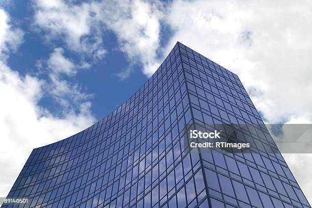 Foto de Moderno Edifício De Vidro e mais fotos de stock de Alto - Descrição Geral - Alto - Descrição Geral, Apartamento, Arranha-céu